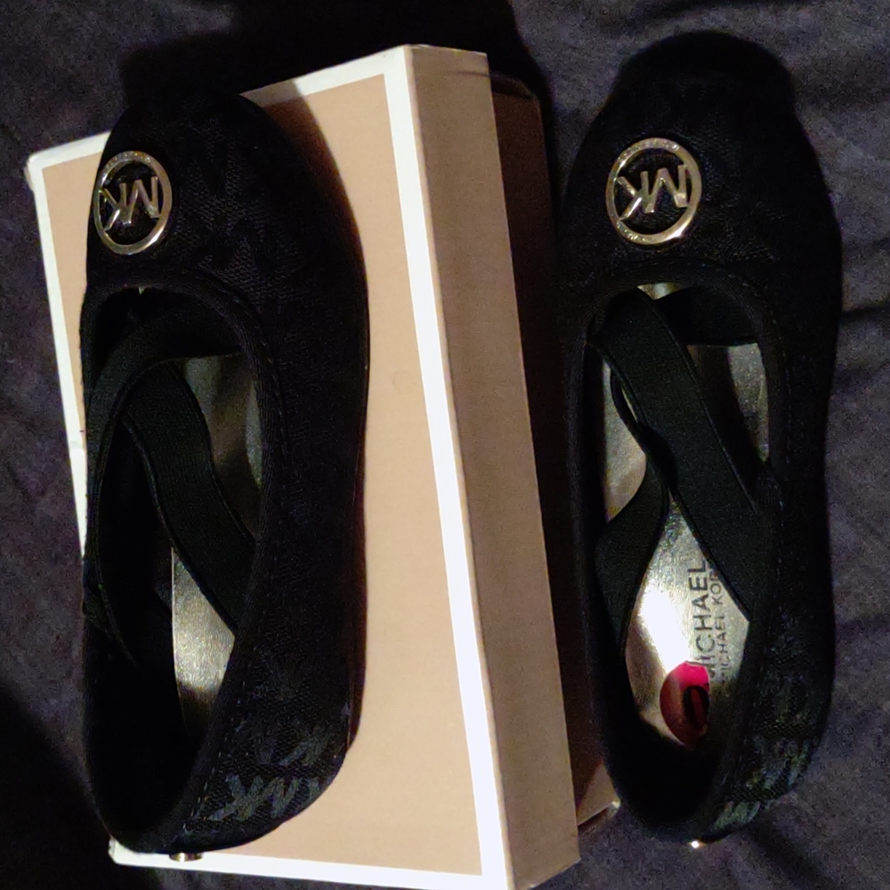 Black Michael Kors size 10 girls shoes - Picture 4 of 6